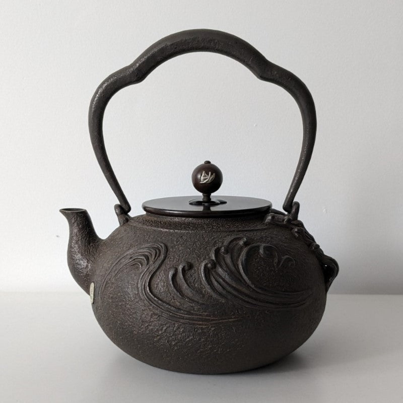 Bouilloire fonte brute Tetsubin vague 1,2L, fer biodisponible, tous feux, artisanat traditionnel japonais